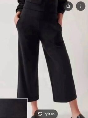 Athleta Black Cropped Wide Leg Seasoft Pants